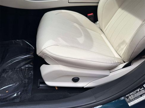 Used 2018 Mercedes-Benz E 400 4MATIC Wagon image 3