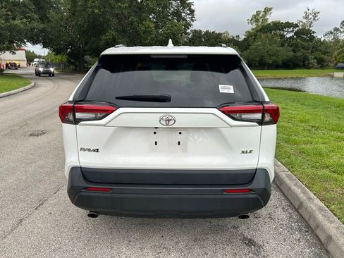 Used 2022 Toyota RAV4 XLE FWD image 5