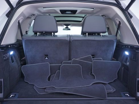 Used 2022 BMW X7 xDrive40i w/ Parking Assistance Package image 24