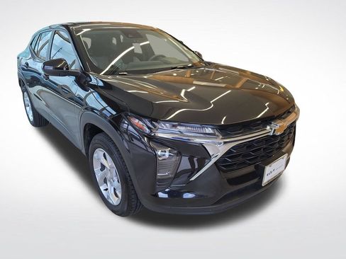 Used 2024 Chevrolet Trax LS w/ LS Convenience Package FWD image 10