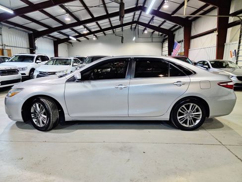Used 2017 Toyota Camry SE w/ Moonroof Package FWD image 6