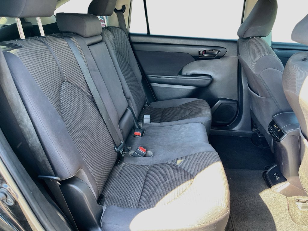 Used 2021 Toyota Highlander L FWD image 26