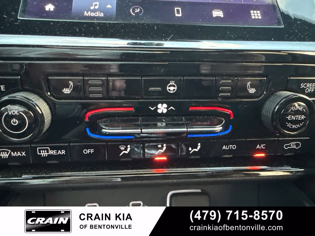 Used 2024 Jeep Grand Cherokee L Altitude AWD/4WD image 24