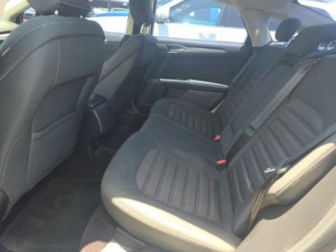 Used 2017 Ford Fusion SE FWD image 6