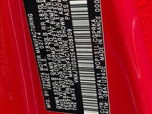Used 2014 Toyota Yaris L FWD image 16