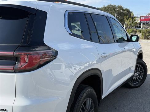 Used 2025 GMC Acadia Elevation image 8