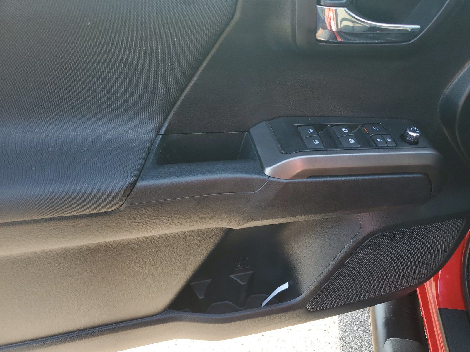 Certified 2018 Toyota Tacoma TRD Sport AWD/4WD image 19