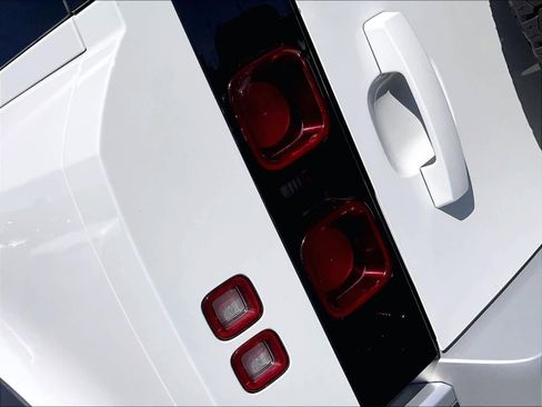 Used 2023 Land Rover Defender 110 S image 30