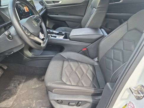 Used 2025 Volkswagen Atlas Cross Sport SE FWD image 24