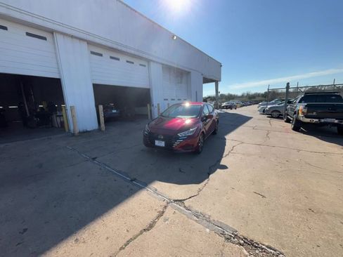 Used 2025 Nissan Versa SV image 16