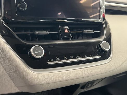 Used 2025 Toyota Corolla LE FWD image 17