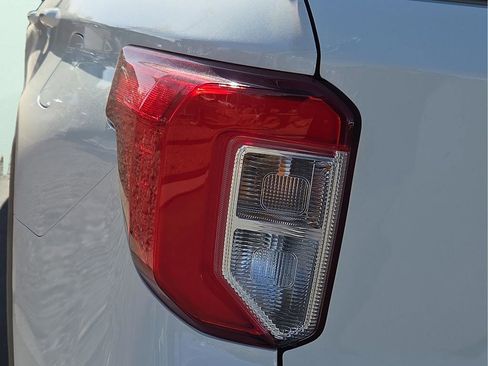 Used 2021 Ford Explorer Platinum w/ Equipment Group 601A AWD/4WD image 20