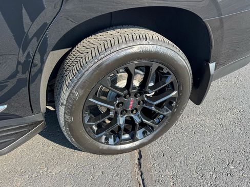 Used 2023 GMC Yukon SLT image 30