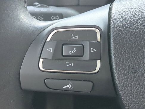 Used 2017 Volkswagen Tiguan Limited w/ Premium Package image 24