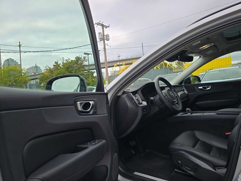 Certified 2024 Volvo XC60 B5 Core w/ Protection Package Premier AWD/4WD image 20