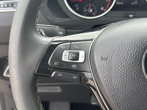 Used 2021 Volkswagen Tiguan SE w/ Panoramic Sunroof Package FWD image 22