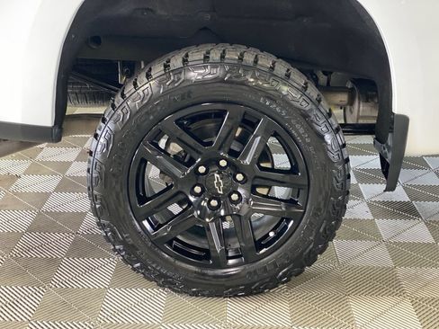 Used 2024 Chevrolet Silverado 1500 Custom Trail Boss AWD/4WD image 38