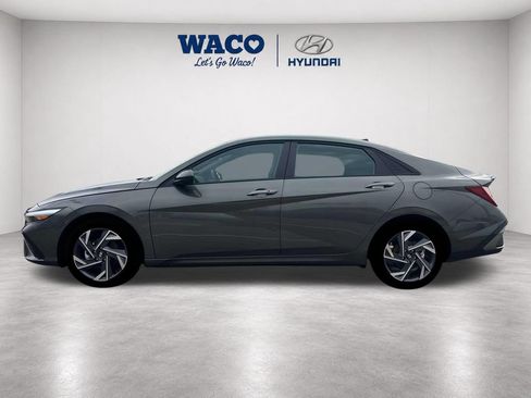 Used 2025 Hyundai Elantra Sport FWD image 3