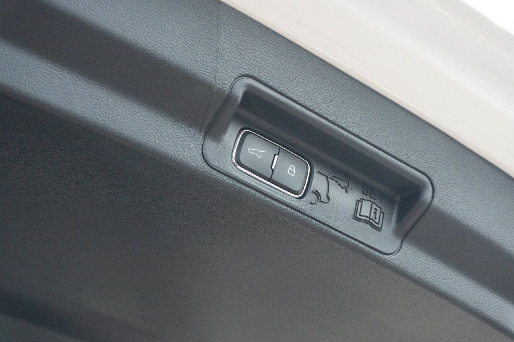 Used 2025 Ford Explorer ST-Line w/ Premium Package RWD image 15