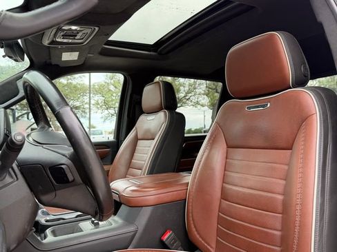 Used 2025 GMC Sierra 2500 Denali Ultimate AWD/4WD image 9