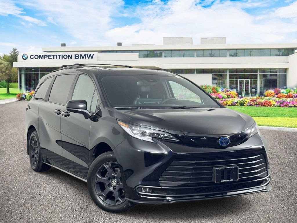 Used 2025 Toyota Sienna XLE Woodland Edition AWD/4WD image 1
