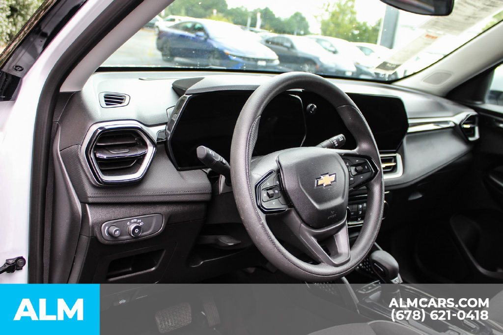 Used 2025 Chevrolet TrailBlazer LT AWD/4WD image 29
