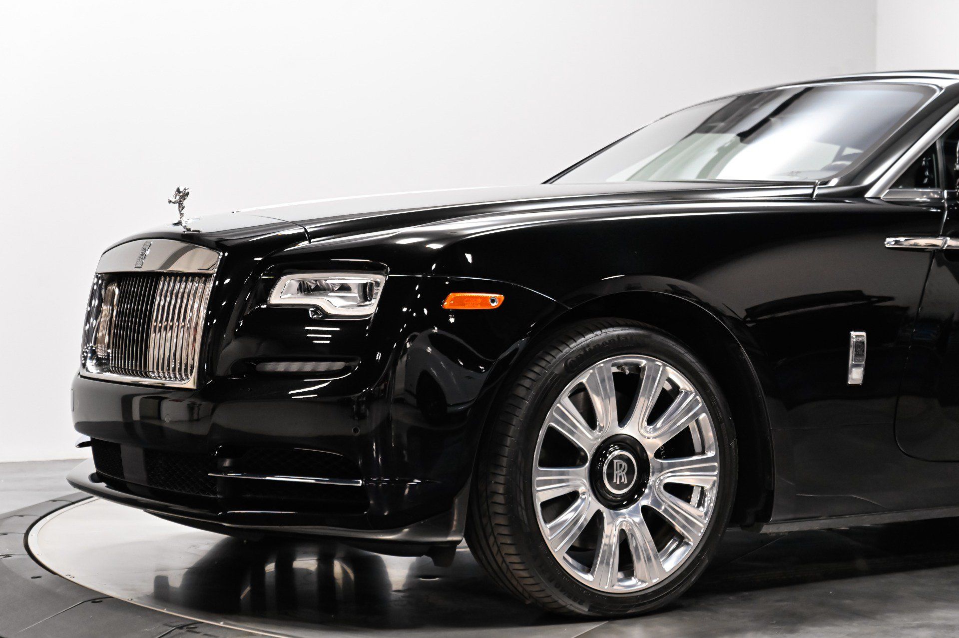 Used 2017 Rolls-Royce Dawn RWD image 4