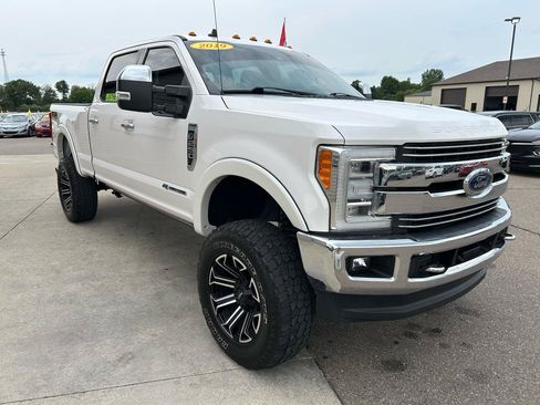 Used 2019 Ford F250 Lariat w/ Lariat Ultimate Package AWD/4WD image 3