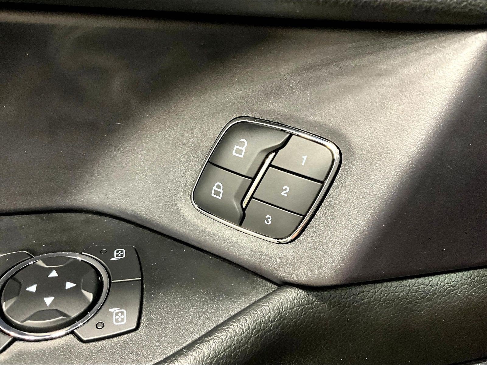 Used 2019 Ford Expedition Limited w/ Equipment Group 302A AWD/4WD image 39