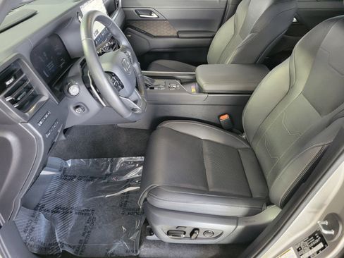 Certified 2024 Lexus GX 550 w/ Accessory Package (31) image 11