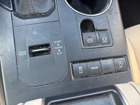 Used 2021 Toyota Highlander XLE image 32