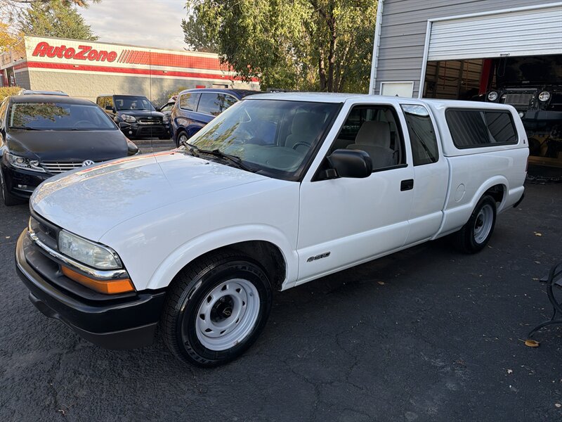 Used 2002 Chevrolet S10 Pickup 2WD Extended Cab image 2