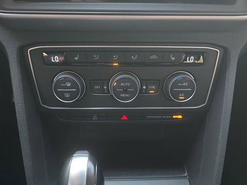 Used 2021 Volkswagen Atlas Cross Sport SE image 23