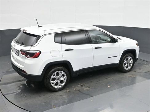 Used 2025 Jeep Compass Sport image 29