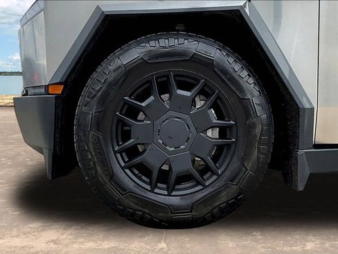 Used 2024 Tesla Cybertruck AWD Crew Cab image 34