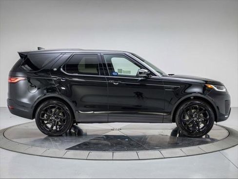 New 2025 Land Rover Discovery S image 6