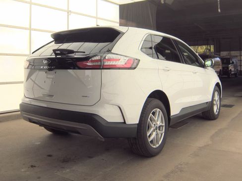 Used 2024 Ford Edge SEL w/ Convenience Package AWD/4WD image 2