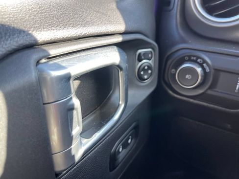 Used 2023 Jeep Wrangler Unlimited Rubicon w/ Cold Weather Group AWD/4WD image 7