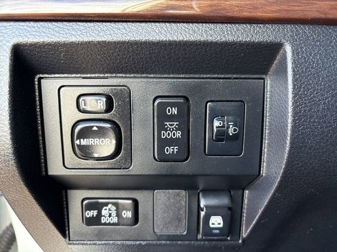 Used 2014 Toyota Tundra Limited image 12