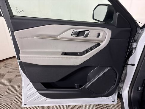 New 2026 Ford Explorer Active w/ Active Comfort Package RWD image 16