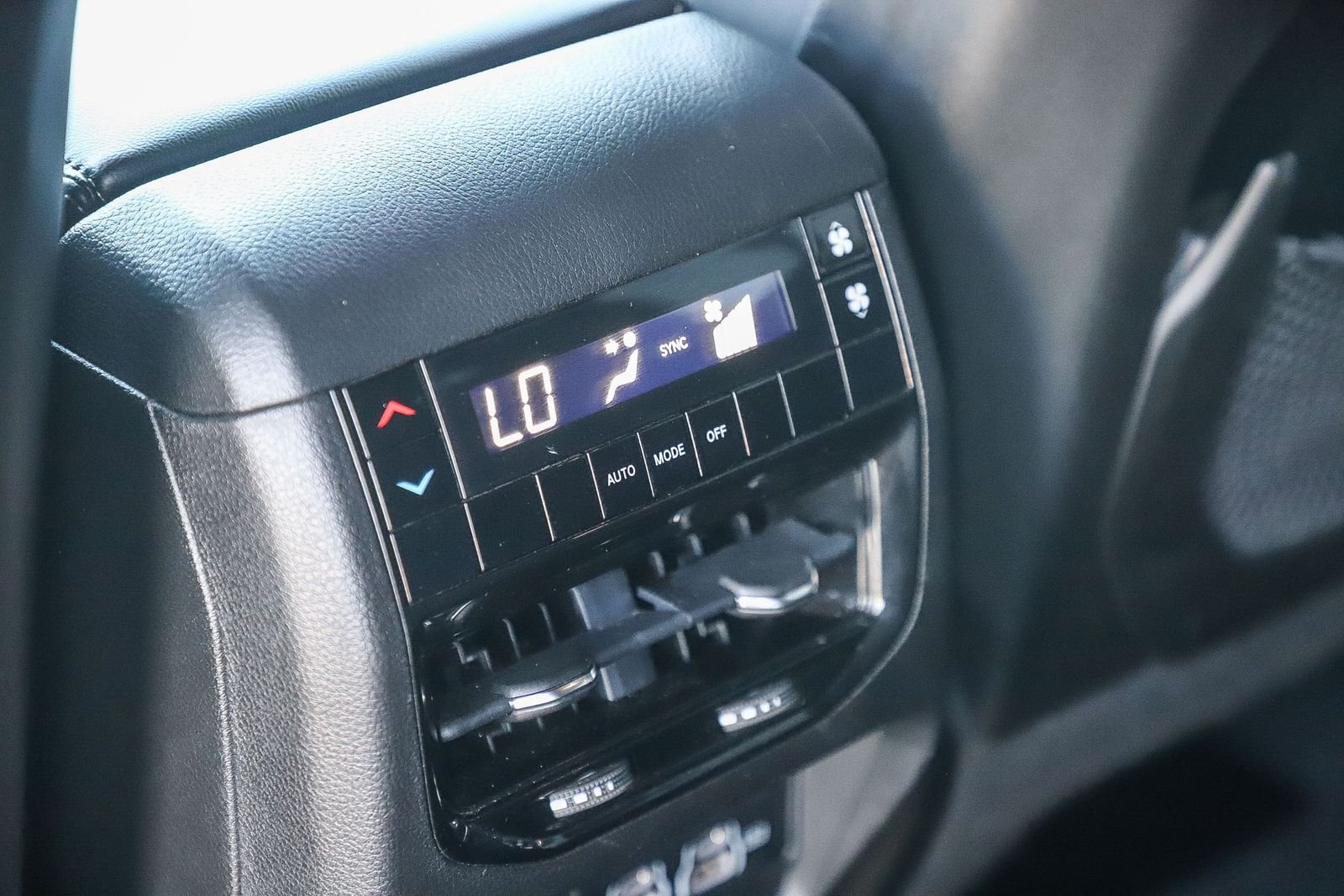 Used 2022 Jeep Grand Cherokee L Laredo RWD image 19