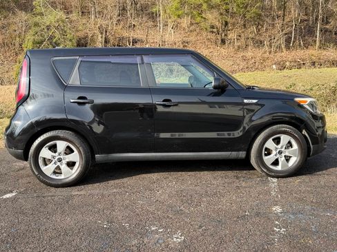 Used 2018 Kia Soul FWD image 4
