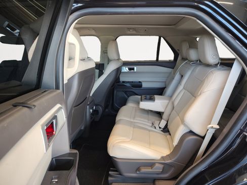 Used 2020 Ford Explorer Platinum w/ Premium Technology Package AWD/4WD image 25