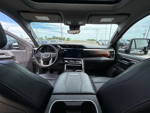 Used 2024 GMC Sierra 3500 Denali w/ Denali Reserve Package image 9