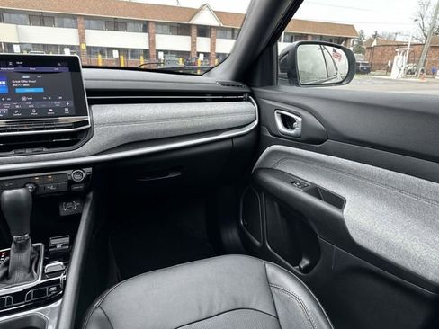 Used 2023 Jeep Compass Latitude w/ Sun and Sound Group image 31