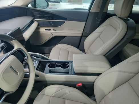 Certified 2025 Lincoln Nautilus Premier AWD/4WD image 10