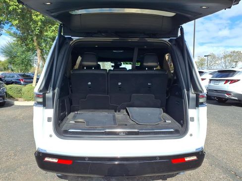Used 2023 Jeep Grand Wagoneer Series III image 10
