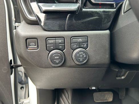 Used 2022 Chevrolet Silverado 1500 RST image 18