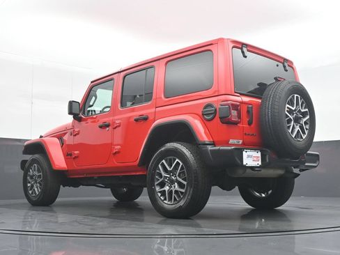 Used 2025 Jeep Wrangler Unlimited Sahara AWD/4WD image 28