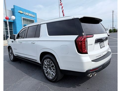 Used 2023 GMC Yukon XL Denali Ultimate w/ LPO, Floor Liner Package AWD/4WD image 7